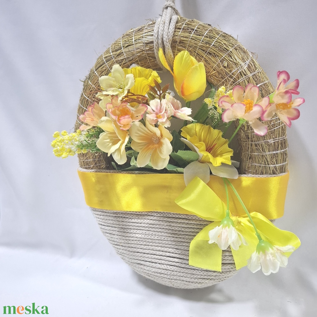 Lágyszínű virágos koszorú, ajtódísz, ablakdísz, kopogtató - otthon & életmód - dekoráció - ajtó- és ablak dekoráció - ajtódísz & kopogtató - Meska.hu