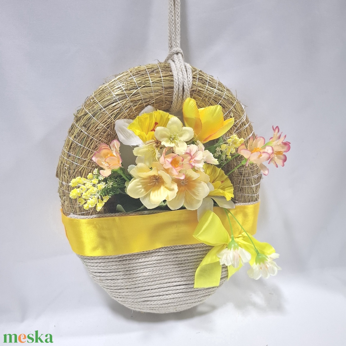 Lágyszínű virágos koszorú, ajtódísz, ablakdísz, kopogtató - otthon & életmód - dekoráció - ajtó- és ablak dekoráció - ajtódísz & kopogtató - Meska.hu