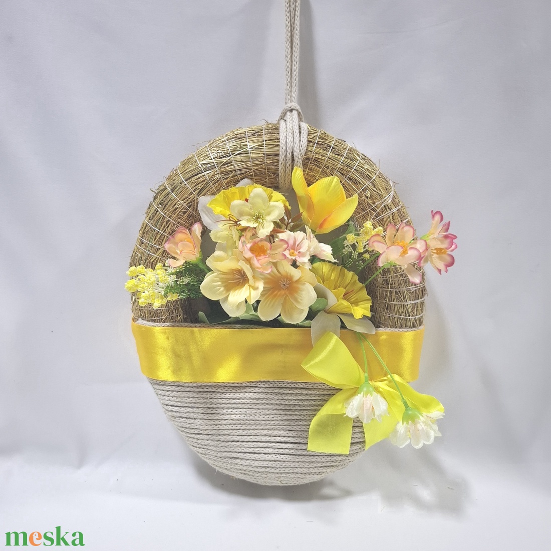 Lágyszínű virágos koszorú, ajtódísz, ablakdísz, kopogtató - otthon & életmód - dekoráció - ajtó- és ablak dekoráció - ajtódísz & kopogtató - Meska.hu