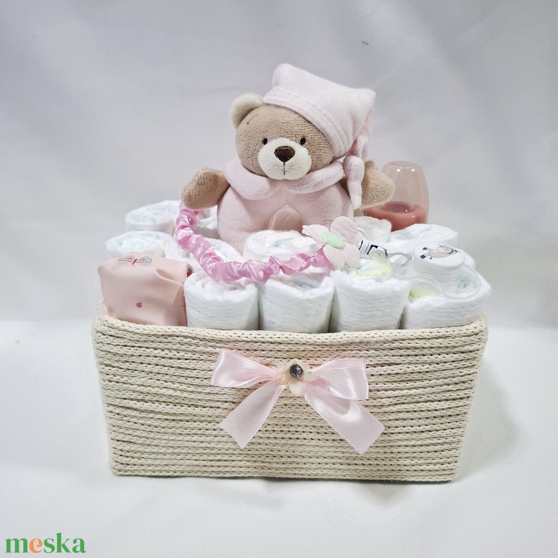 Maci cumilánccal pelenkatorony 3-6 kg, pelenkatorta, babaváró csomag, kelengye - baba - mama - pelenkázó, babafürdető kellékek - pelenkatorta - Meska.hu