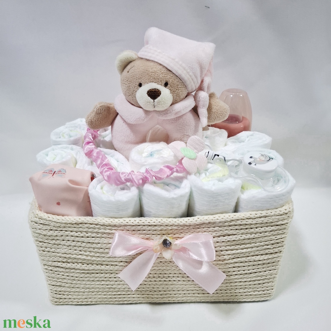 Maci cumilánccal pelenkatorony 3-6 kg, pelenkatorta, babaváró csomag, kelengye - baba - mama - pelenkázó, babafürdető kellékek - pelenkatorta - Meska.hu