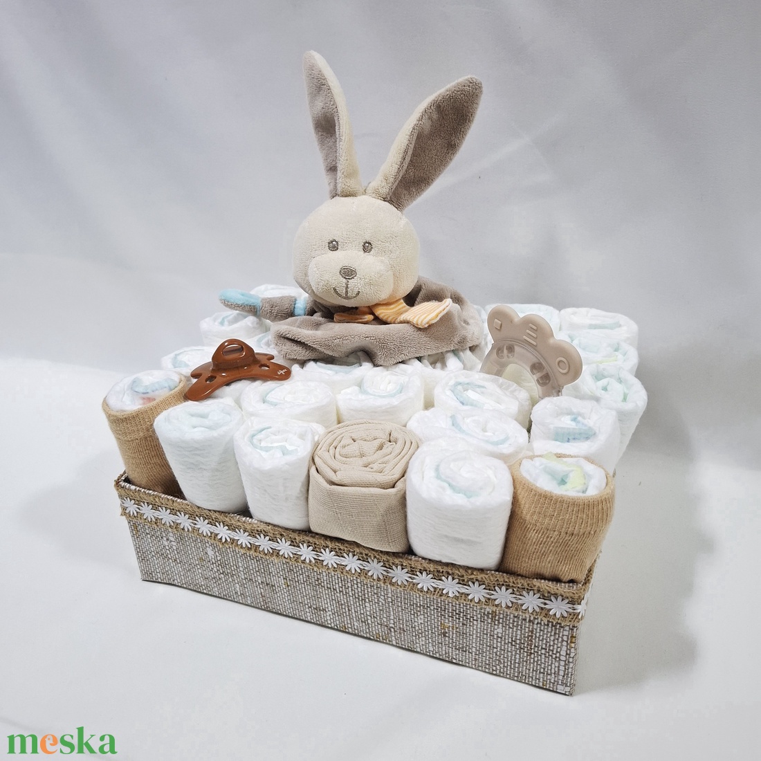 Nyuszi pelenkatorony 3-6 kg, pelenkatorta, babaváró csomag, kelengye - baba - mama - pelenkázó, babafürdető kellékek - pelenkatorta - Meska.hu