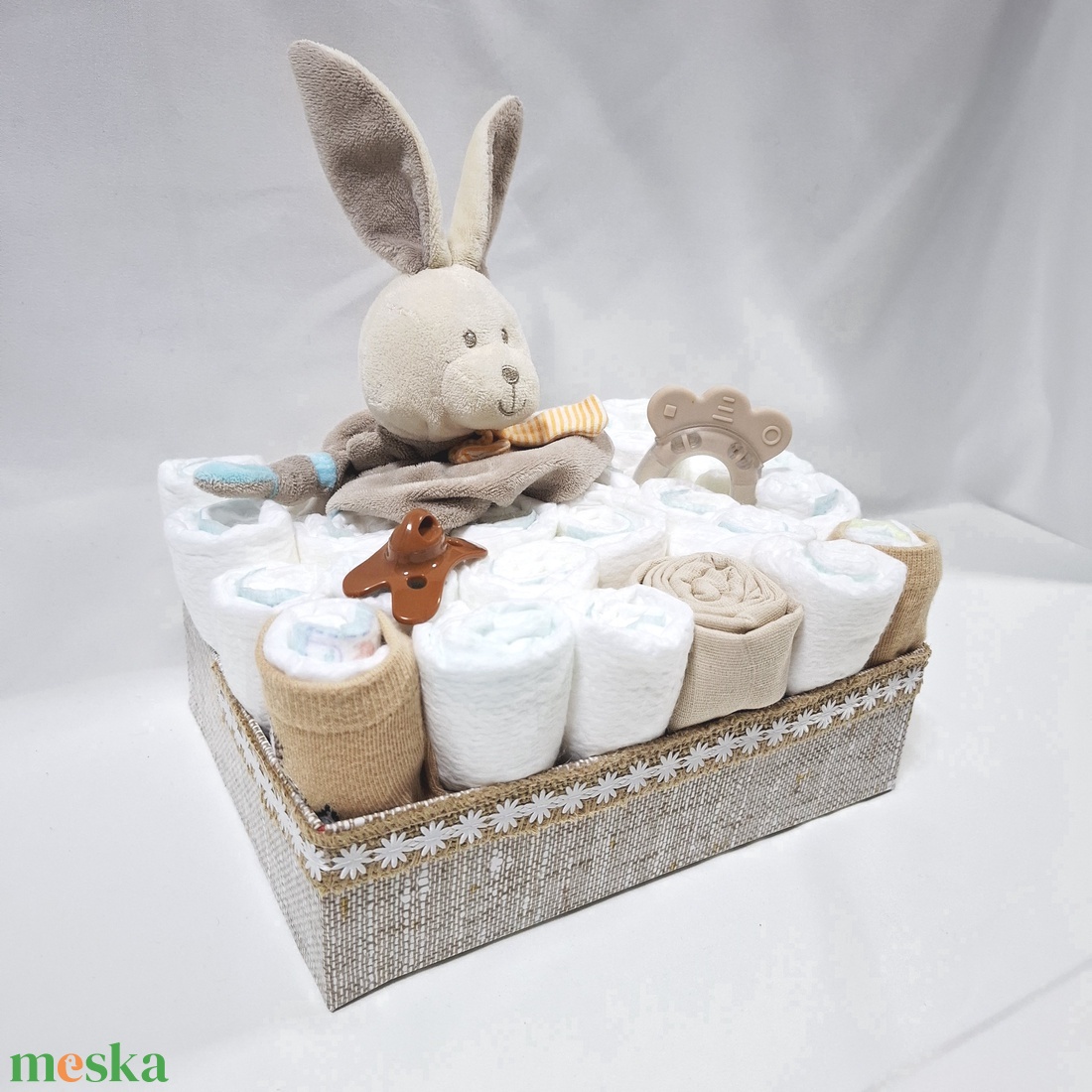 Nyuszi pelenkatorony 3-6 kg, pelenkatorta, babaváró csomag, kelengye - baba - mama - pelenkázó, babafürdető kellékek - pelenkatorta - Meska.hu