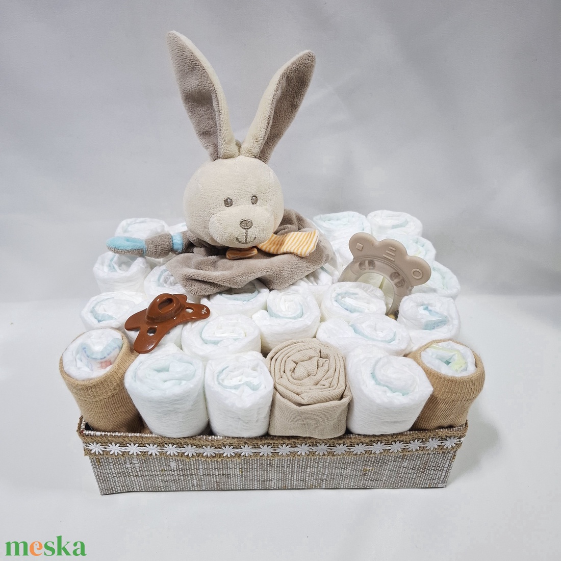 Nyuszi pelenkatorony 3-6 kg, pelenkatorta, babaváró csomag, kelengye - baba - mama - pelenkázó, babafürdető kellékek - pelenkatorta - Meska.hu