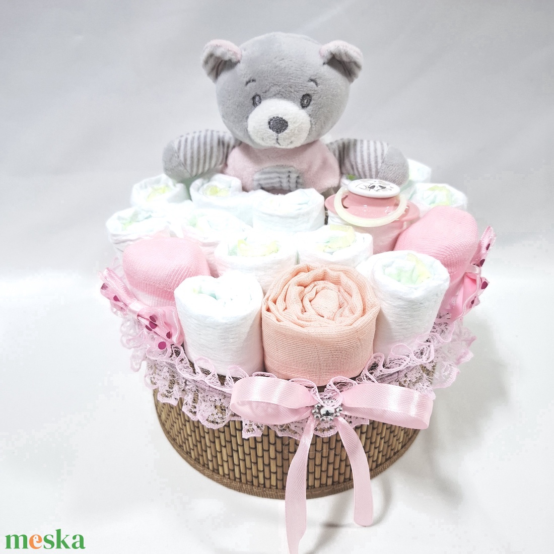 Maci baba box, pelenkatorta 2-5 kg pelenkatorony, babaváró csomag, kelengye - baba - mama - pelenkázó, babafürdető kellékek - pelenkatorta - Meska.hu