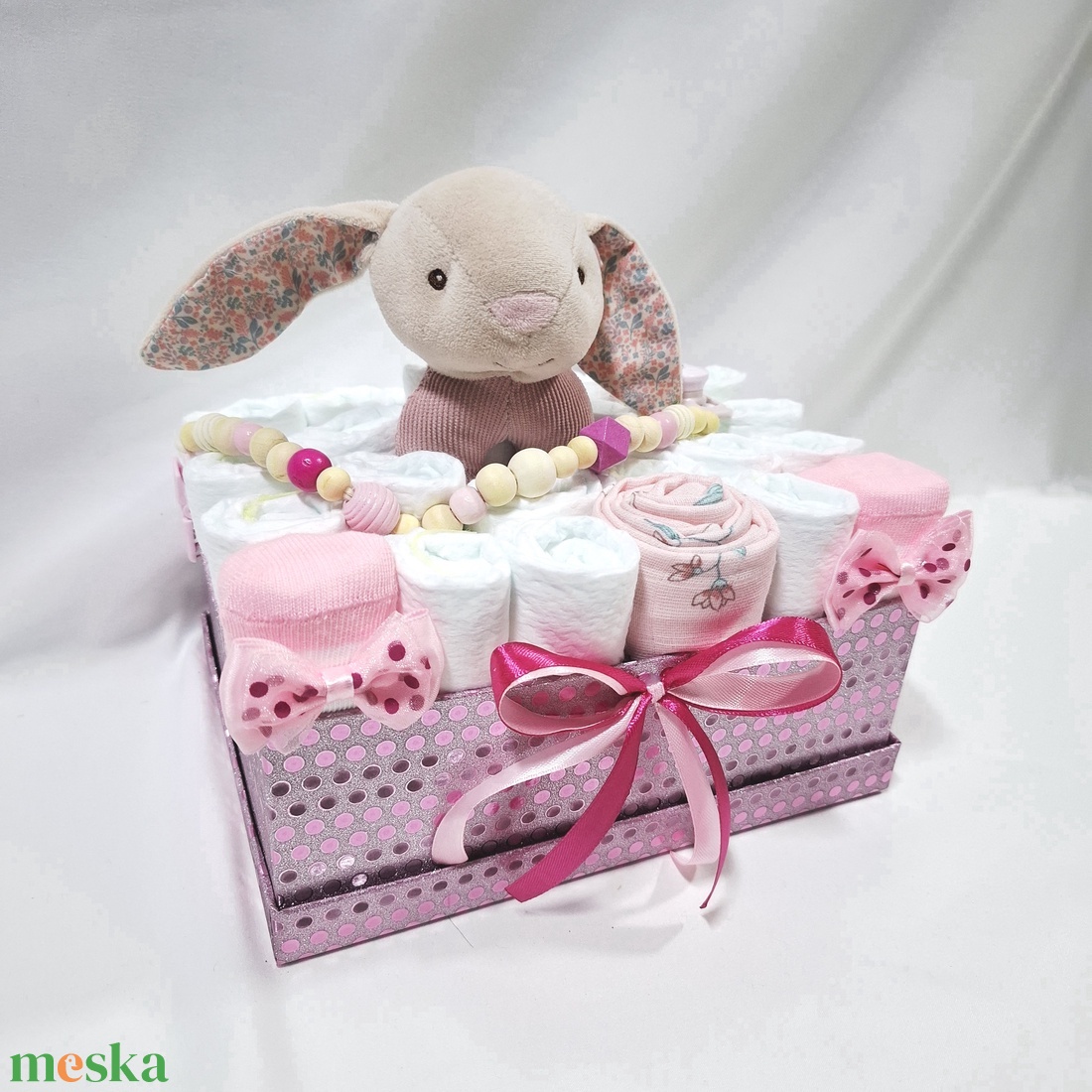 Nyuszi pelenkatorta , 2-5 kg pelenkatorony, babaváró csomag, kelengye - baba - mama - pelenkázó, babafürdető kellékek - pelenkatorta - Meska.hu