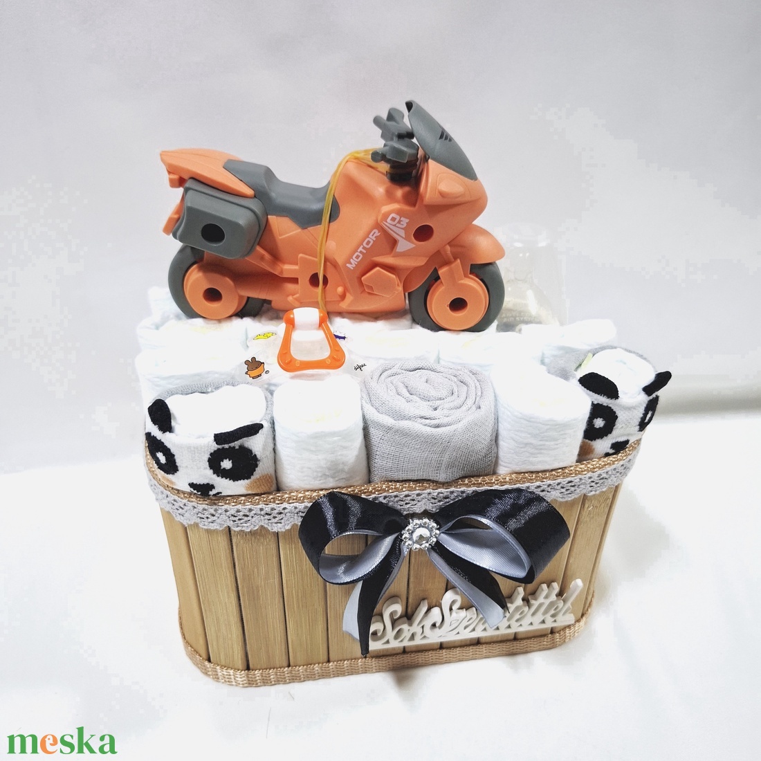 Motoros baba box, pelenkatorta 4-8kg pelenkatorony, babaváró csomag, baba kelengye - baba - mama - pelenkázó, babafürdető kellékek - pelenkatorta - Meska.hu