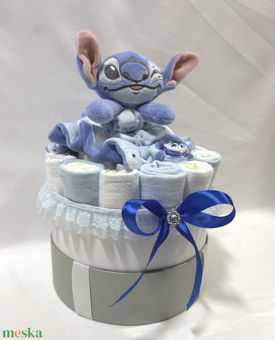 Stitch pelenkatorta , 2-5 kg pelenkatorony, babaváró csomag,babalátogató - baba - mama - pelenkázó, babafürdető kellékek - pelenkatorta - Meska.hu