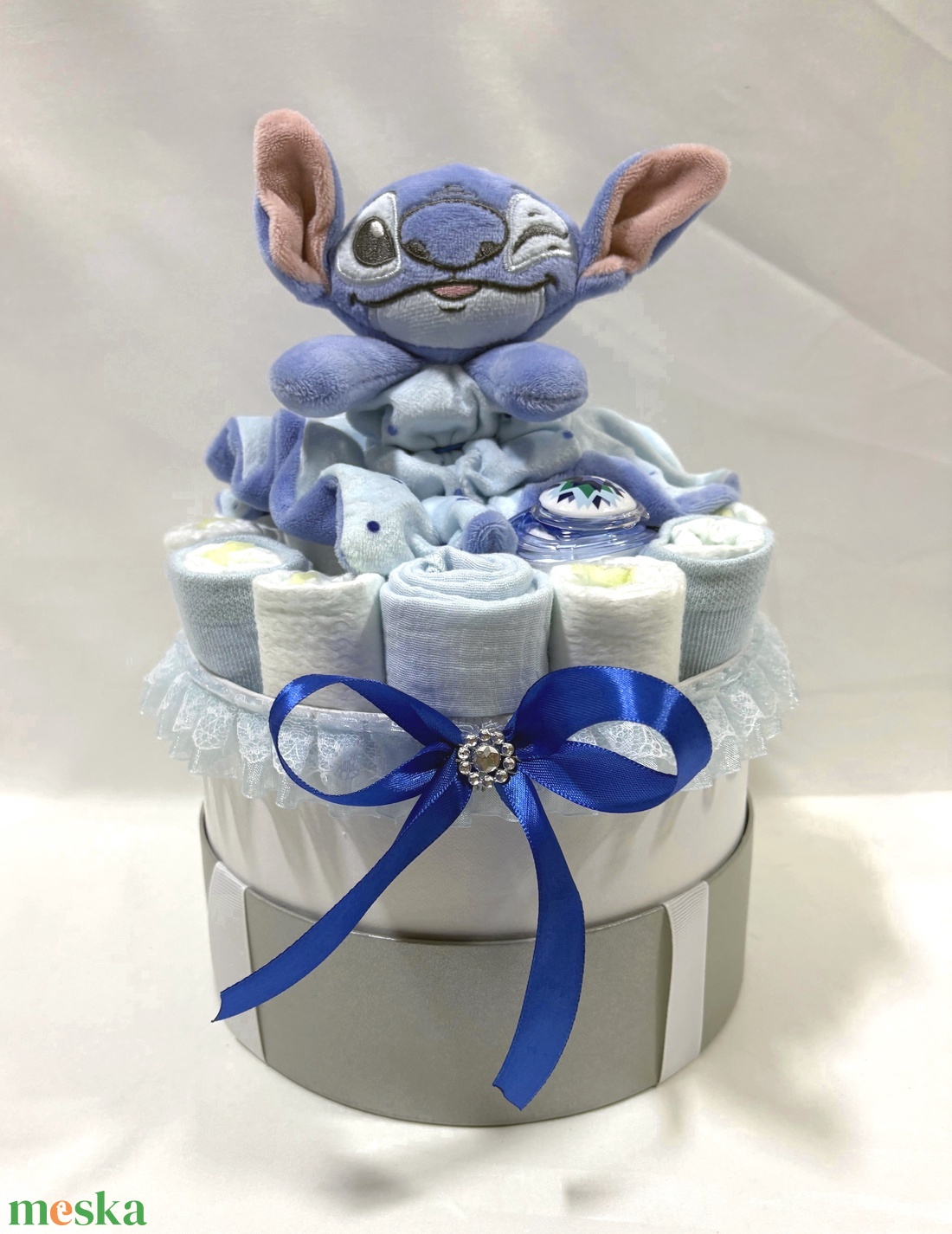 Stitch pelenkatorta , 2-5 kg pelenkatorony, babaváró csomag,babalátogató - baba - mama - pelenkázó, babafürdető kellékek - pelenkatorta - Meska.hu