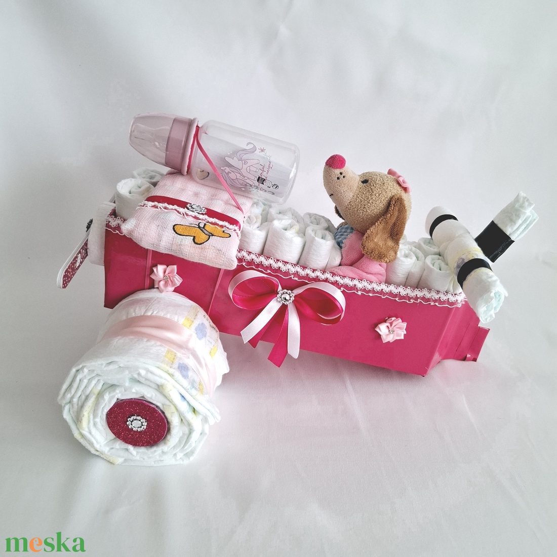  Kis kutya repülő pelenkatorta, 2-5 kg pelenkatorony, babaváró csomag, kelengye - baba - mama - pelenkázó, babafürdető kellékek - pelenkatorta - Meska.hu