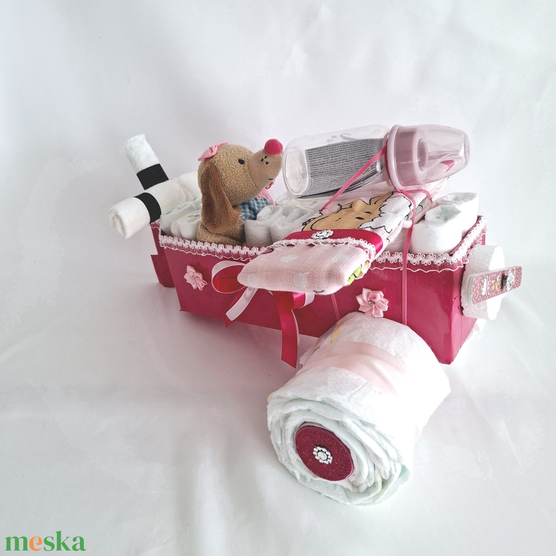  Kis kutya repülő pelenkatorta, 2-5 kg pelenkatorony, babaváró csomag, kelengye - baba - mama - pelenkázó, babafürdető kellékek - pelenkatorta - Meska.hu