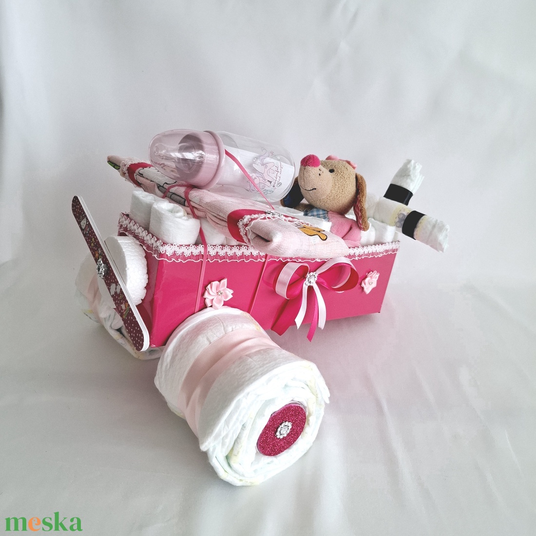  Kis kutya repülő pelenkatorta, 2-5 kg pelenkatorony, babaváró csomag, kelengye - baba - mama - pelenkázó, babafürdető kellékek - pelenkatorta - Meska.hu