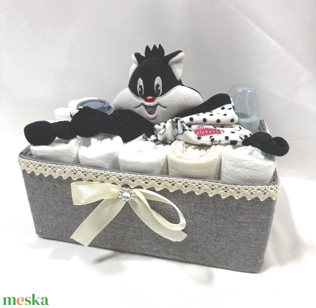 Szilveszter cica baba box, pelenkatorta 4-8 kg pelenkatorony, babaváró csomag, baba kelengye - baba - mama - pelenkázó, babafürdető kellékek - pelenkatorta - Meska.hu