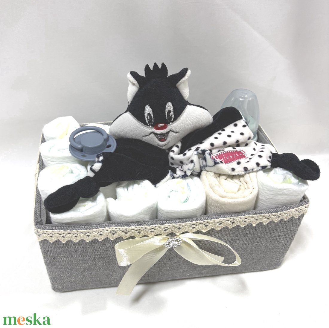Szilveszter cica baba box, pelenkatorta 4-8 kg pelenkatorony, babaváró csomag, baba kelengye - baba - mama - pelenkázó, babafürdető kellékek - pelenkatorta - Meska.hu