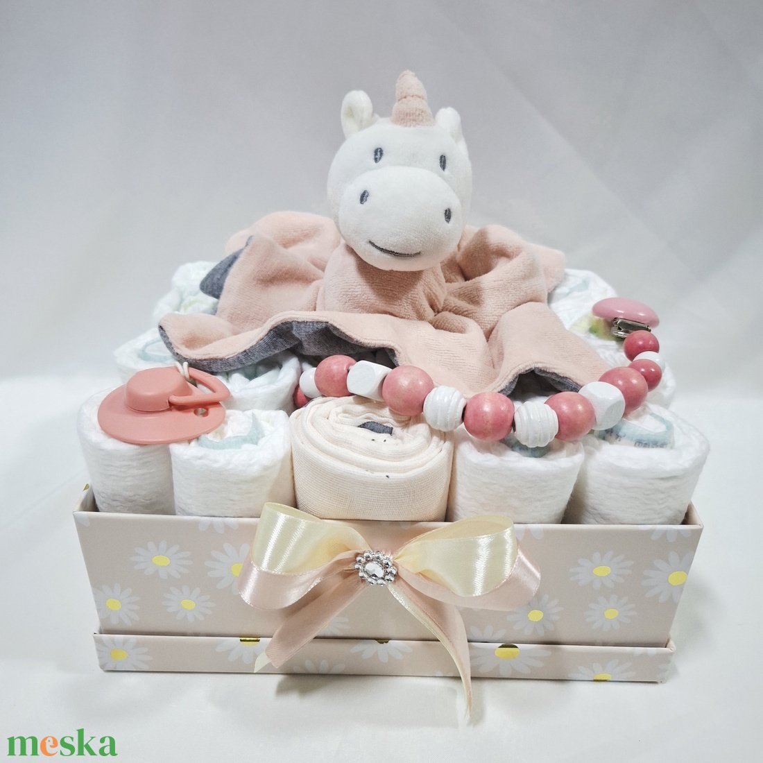 Unikornis pelenkatorta cumi-lánccal, 4-8 kg pelenkatorony, babaváró csomag, baba kelengye - baba - mama - pelenkázó, babafürdető kellékek - pelenkatorta - Meska.hu