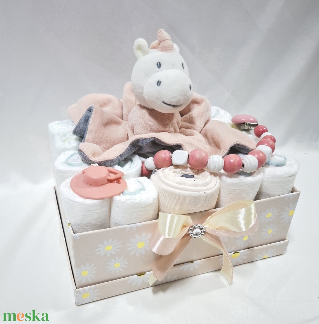 Unikornis pelenkatorta cumi-lánccal, 4-8 kg pelenkatorony, babaváró csomag, baba kelengye - baba - mama - pelenkázó, babafürdető kellékek - pelenkatorta - Meska.hu