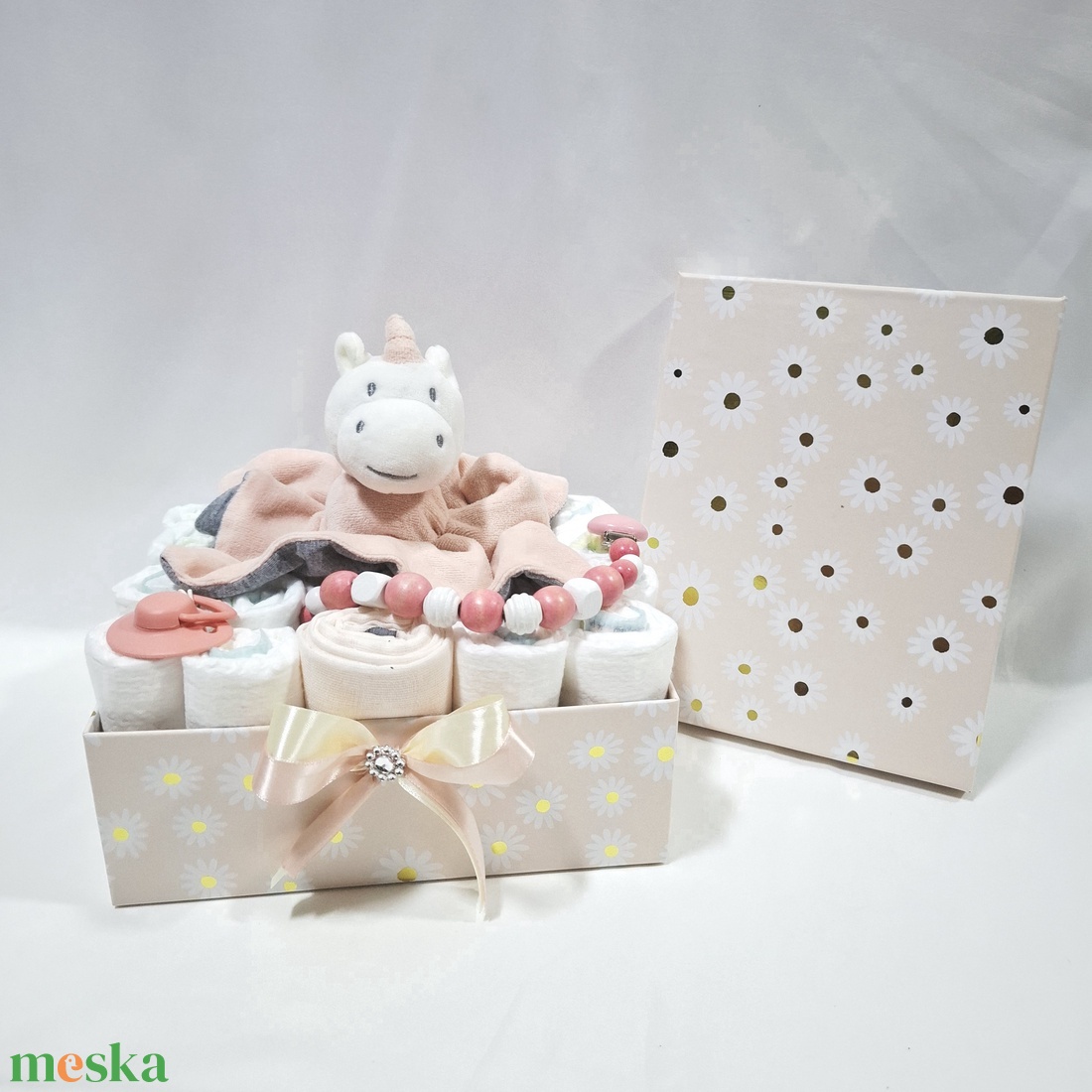 Unikornis pelenkatorta cumi-lánccal, 4-8 kg pelenkatorony, babaváró csomag, baba kelengye - baba - mama - pelenkázó, babafürdető kellékek - pelenkatorta - Meska.hu
