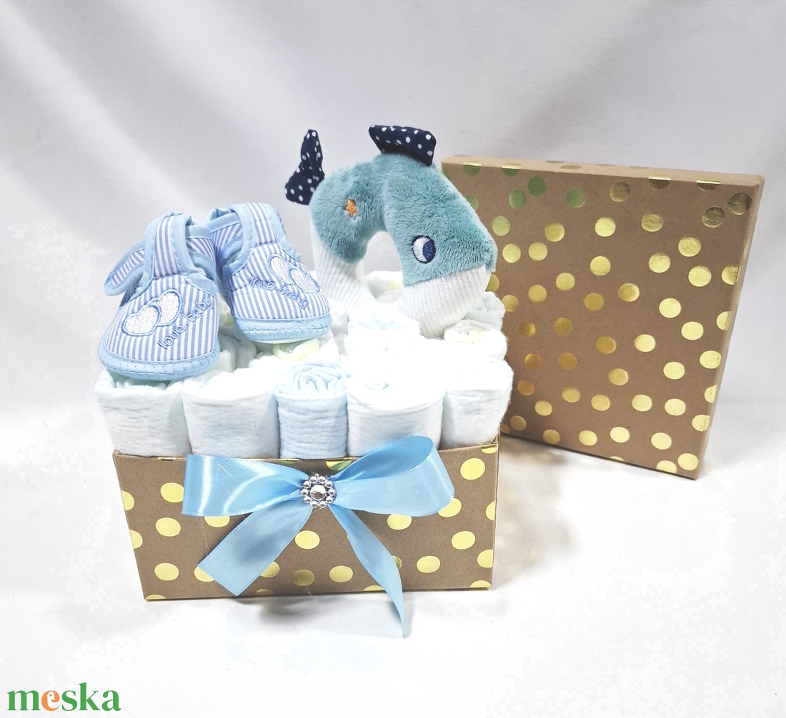 Halacska- tipegő baba box, pelenkatorta 2-5 kg pelenkatorony, babaváró csomag, baba kelengye - baba - mama - pelenkázó, babafürdető kellékek - pelenkatorta - Meska.hu