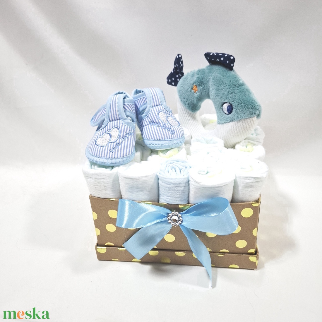 Halacska- tipegő baba box, pelenkatorta 2-5 kg pelenkatorony, babaváró csomag, baba kelengye - baba - mama - pelenkázó, babafürdető kellékek - pelenkatorta - Meska.hu