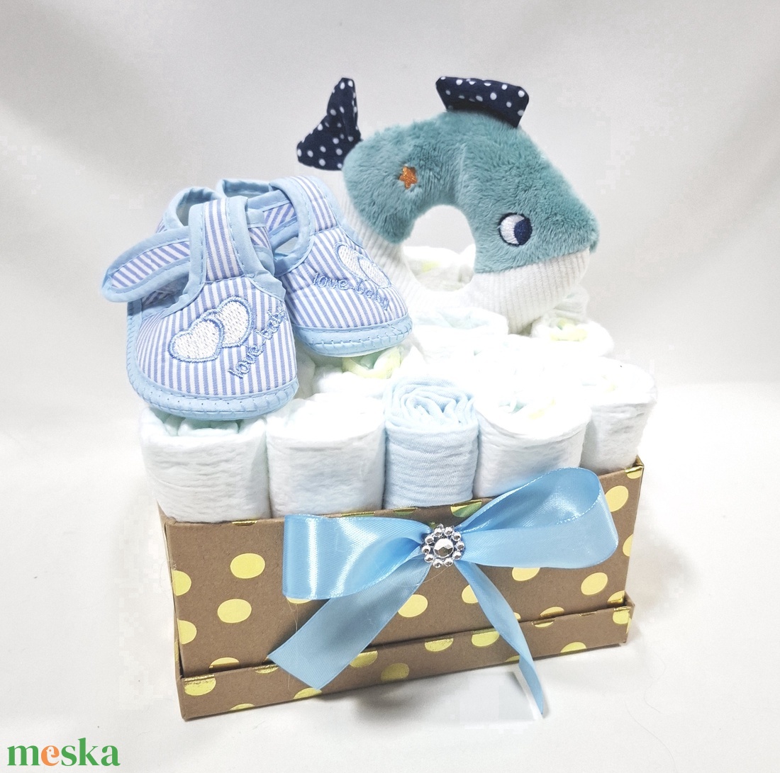 Halacska- tipegő baba box, pelenkatorta 2-5 kg pelenkatorony, babaváró csomag, baba kelengye - baba - mama - pelenkázó, babafürdető kellékek - pelenkatorta - Meska.hu