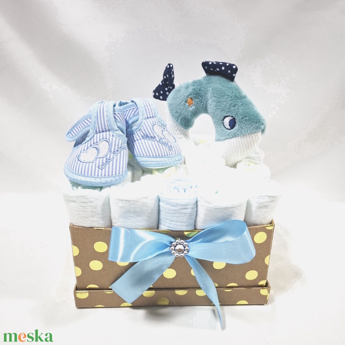 Halacska- tipegő baba box, pelenkatorta 2-5 kg pelenkatorony, babaváró csomag, baba kelengye - baba - mama - pelenkázó, babafürdető kellékek - pelenkatorta - Meska.hu
