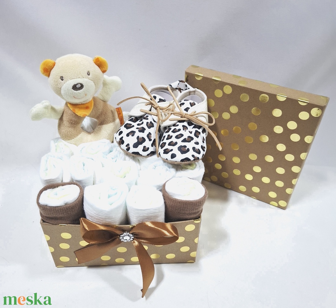 Maci- tipegő baba box, pelenkatorta 4-8 kg pelenkatorony, babaváró csomag, baba kelengye - baba - mama - pelenkázó, babafürdető kellékek - pelenkatorta - Meska.hu