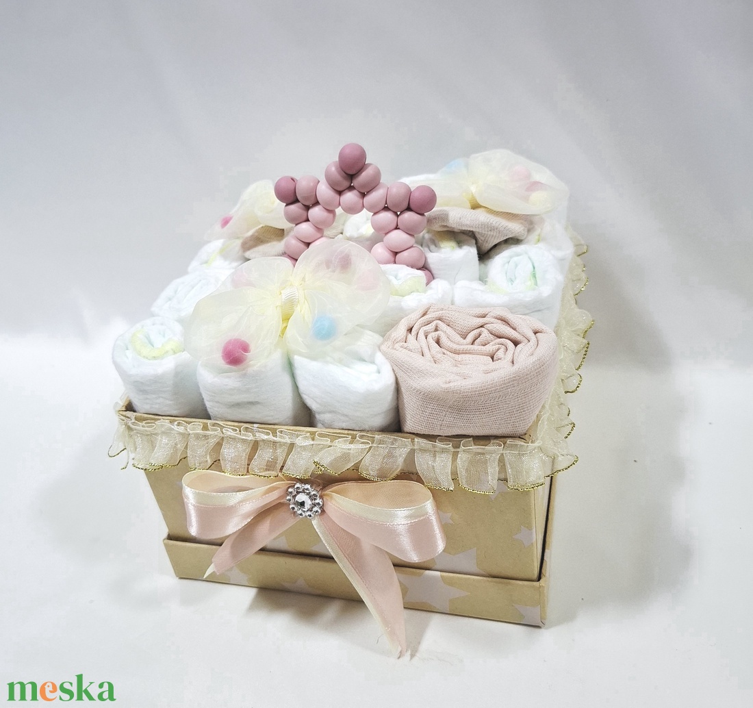 Tipegő csillag pelenkatorony, 4-8 kg pelenkatorta, babaváró csomag , kelengye - baba - mama - pelenkázó, babafürdető kellékek - pelenkatorta - Meska.hu