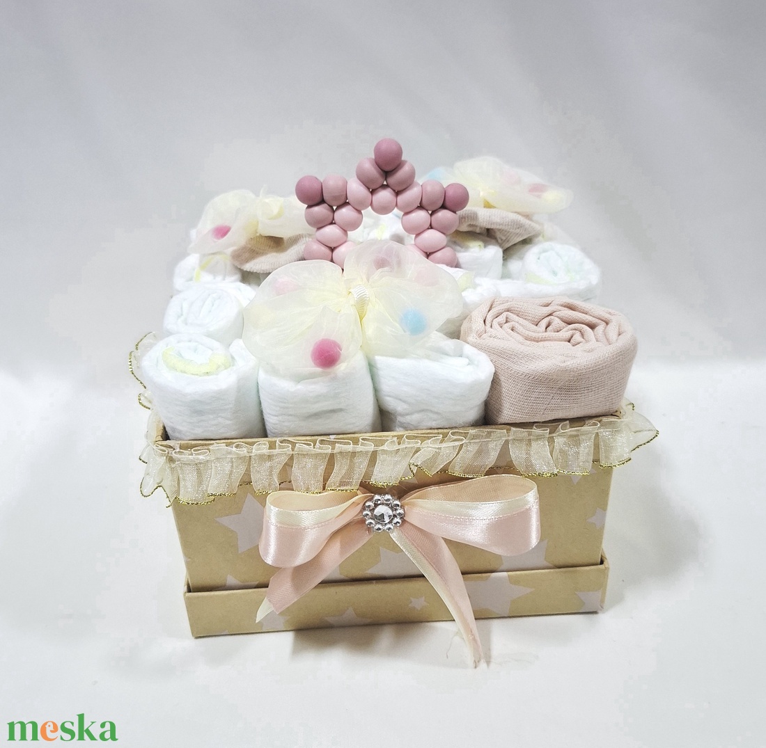 Tipegő csillag pelenkatorony, 4-8 kg pelenkatorta, babaváró csomag , kelengye - baba - mama - pelenkázó, babafürdető kellékek - pelenkatorta - Meska.hu