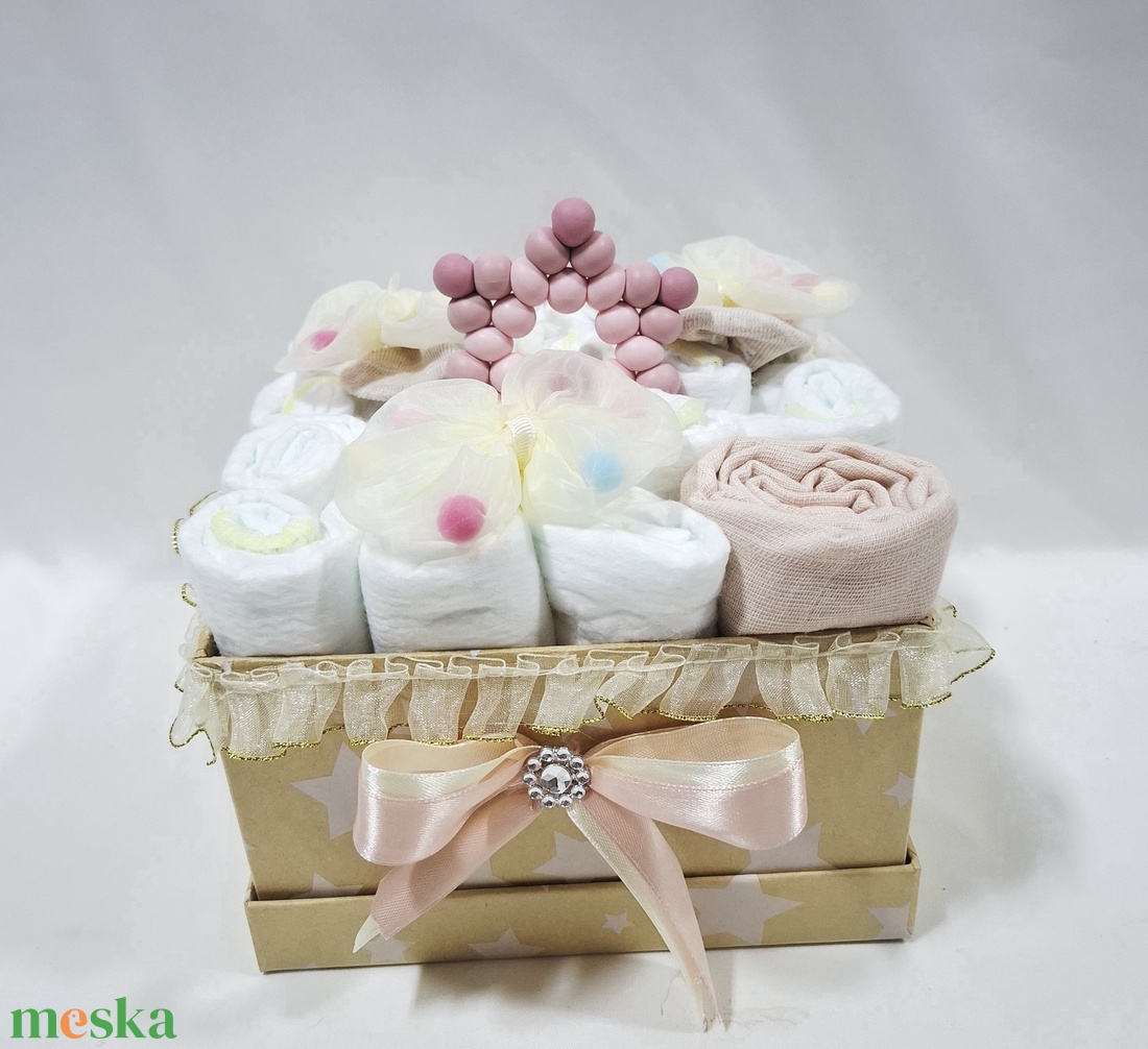 Tipegő csillag pelenkatorony, 4-8 kg pelenkatorta, babaváró csomag , kelengye - baba - mama - pelenkázó, babafürdető kellékek - pelenkatorta - Meska.hu