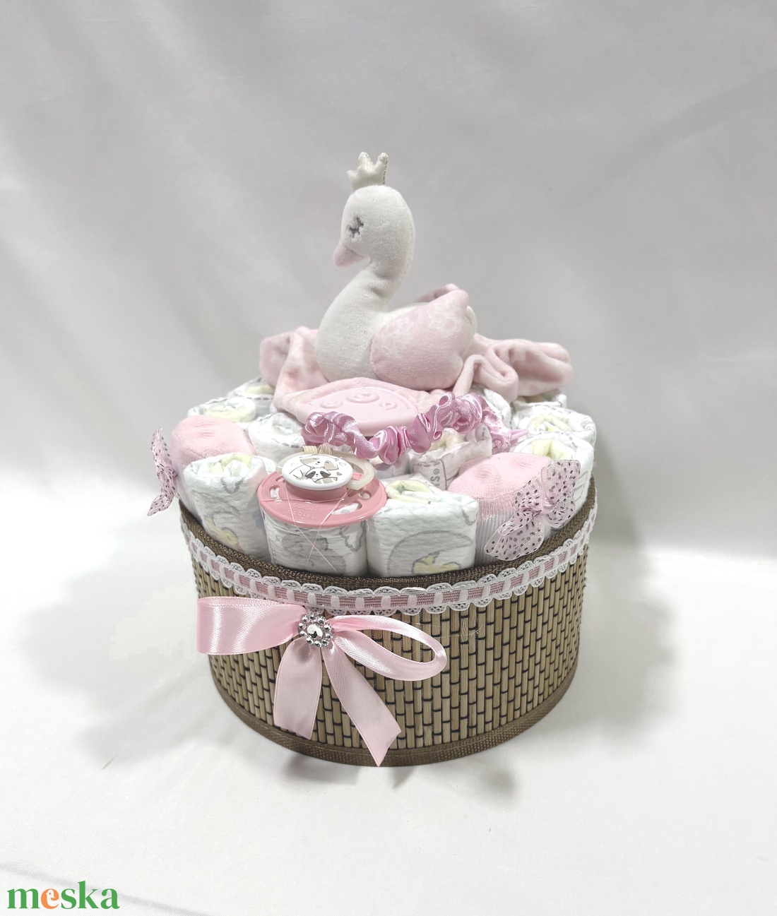 Kis hattyú baba box, pelenkatorta 2-5 kg pelenkatorony, babaváró csomag, kelengye - baba - mama - pelenkázó, babafürdető kellékek - pelenkatorta - Meska.hu