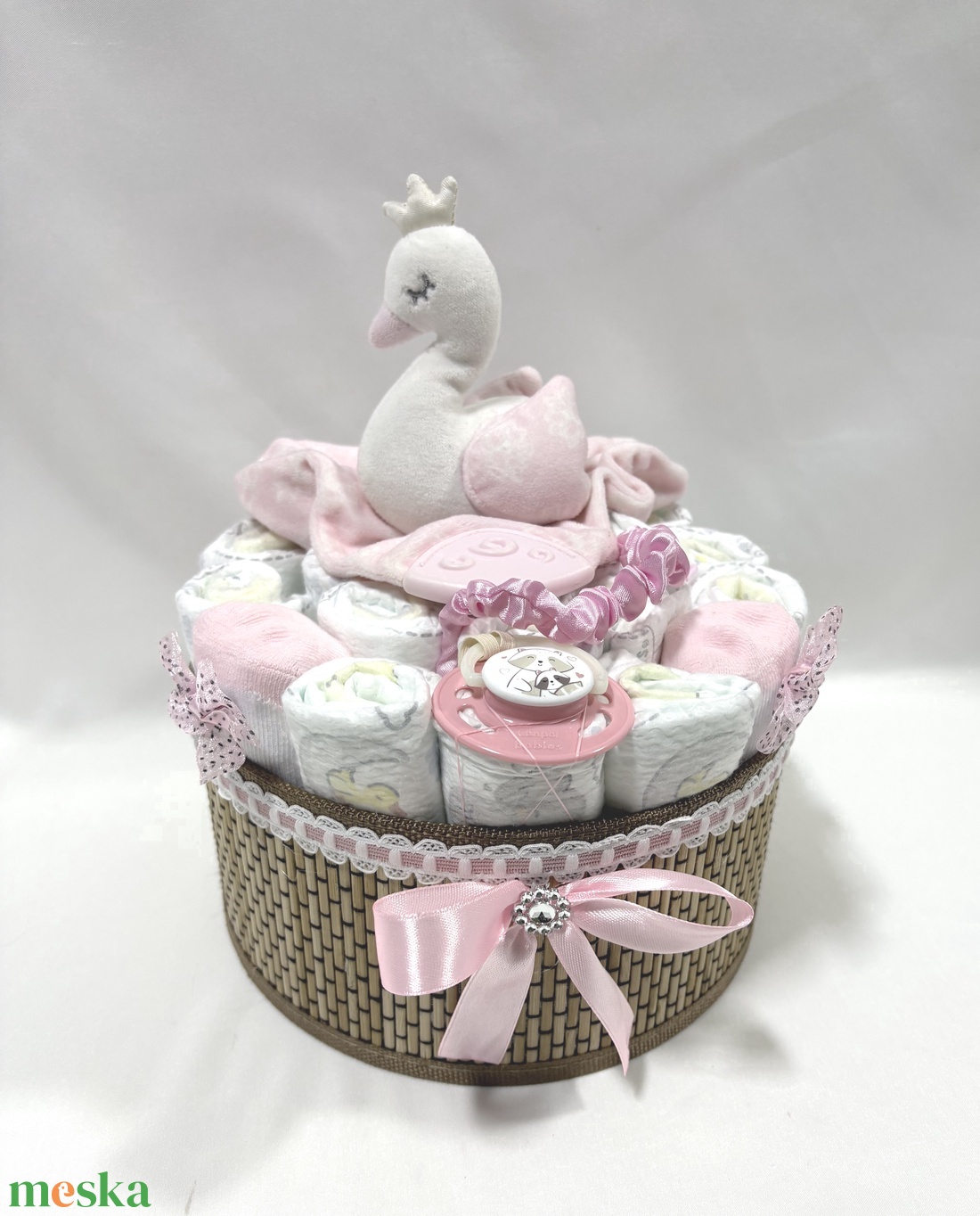 Kis hattyú baba box, pelenkatorta 2-5 kg pelenkatorony, babaváró csomag, kelengye - baba - mama - pelenkázó, babafürdető kellékek - pelenkatorta - Meska.hu