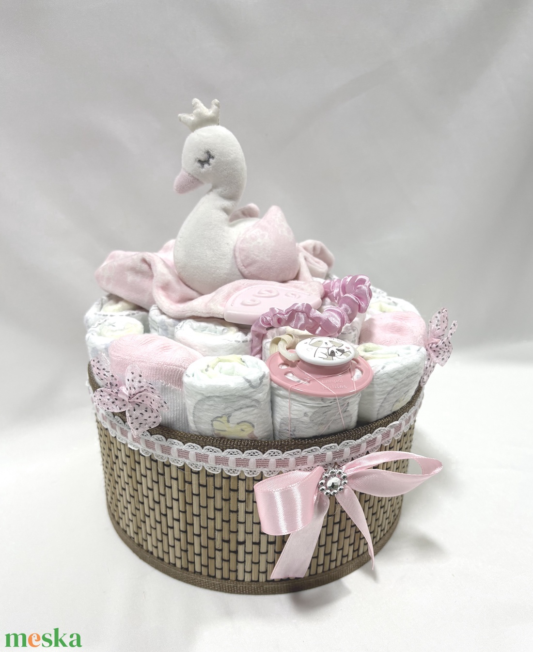 Kis hattyú baba box, pelenkatorta 2-5 kg pelenkatorony, babaváró csomag, kelengye - baba - mama - pelenkázó, babafürdető kellékek - pelenkatorta - Meska.hu