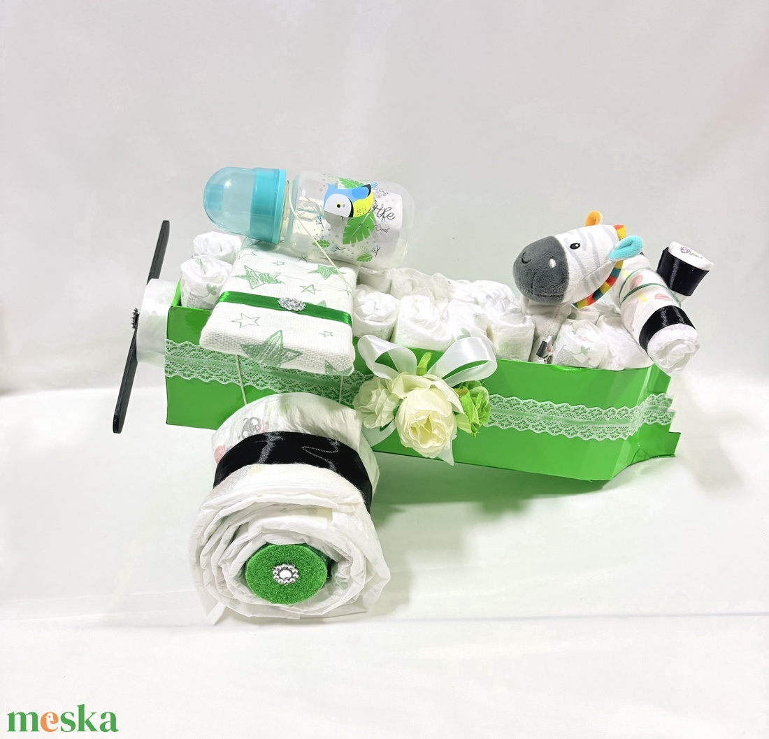 Kis zebra repülő pelenkatorta, 2-5 kg  pelenkatorony, babaváró csomag, kelengye - baba - mama - pelenkázó, babafürdető kellékek - pelenkatorta - Meska.hu