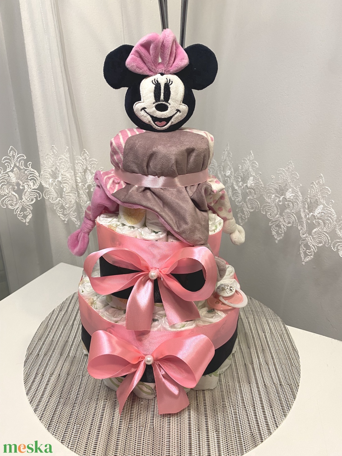 Mickey egér 3 emelet pelenkatorta, 2-5 kg pelenkatorony, babaváró csomag - baba - mama - pelenkázó, babafürdető kellékek - pelenkatorta - Meska.hu