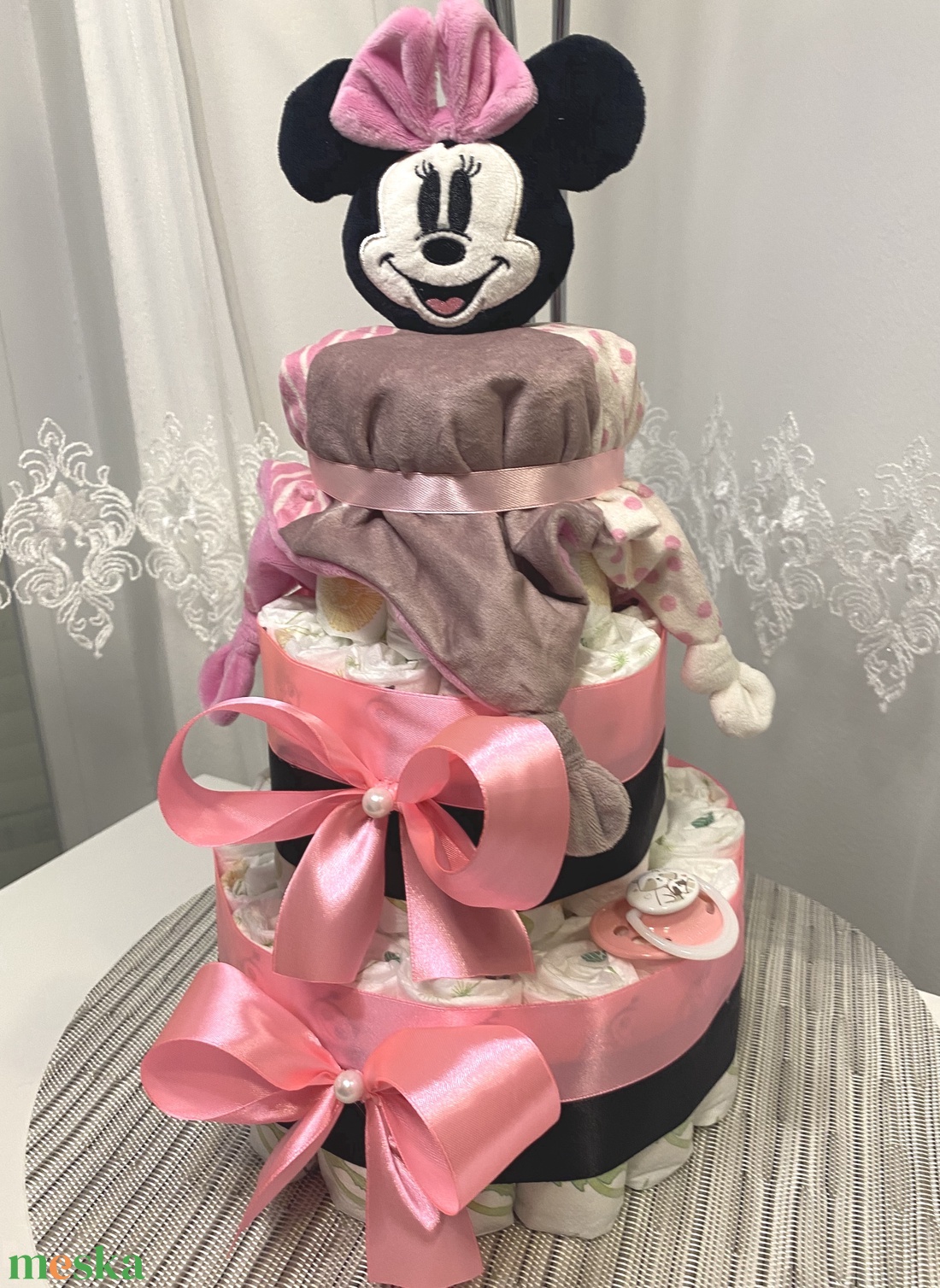 Mickey egér 3 emelet pelenkatorta, 2-5 kg pelenkatorony, babaváró csomag - baba - mama - pelenkázó, babafürdető kellékek - pelenkatorta - Meska.hu