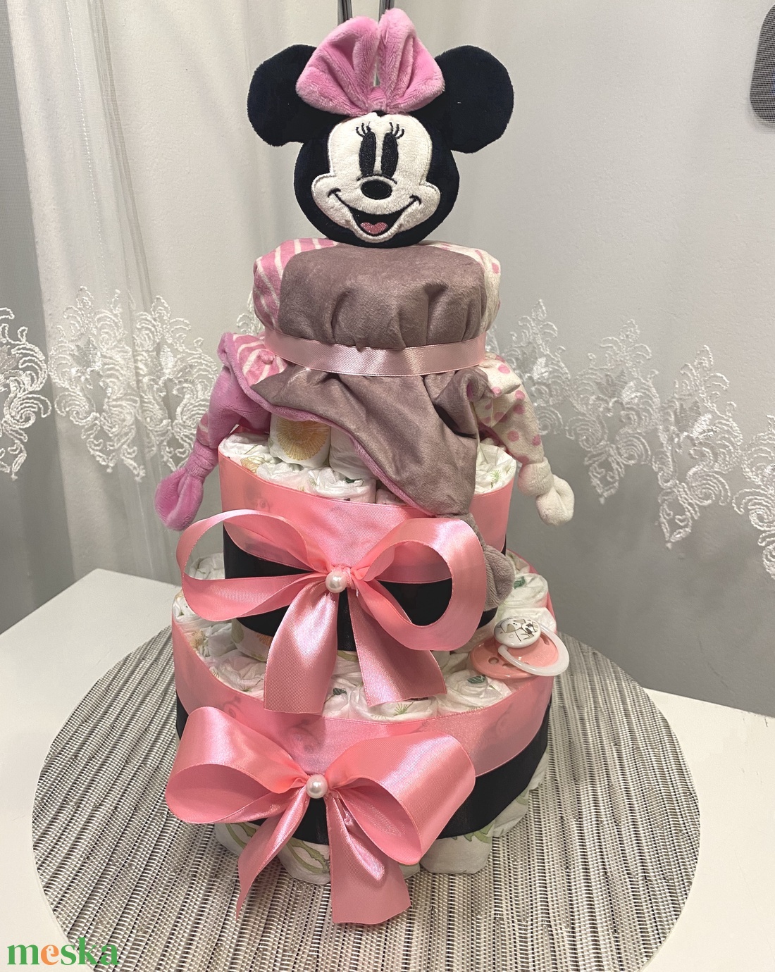 Mickey egér 3 emelet pelenkatorta, 2-5 kg pelenkatorony, babaváró csomag - baba - mama - pelenkázó, babafürdető kellékek - pelenkatorta - Meska.hu