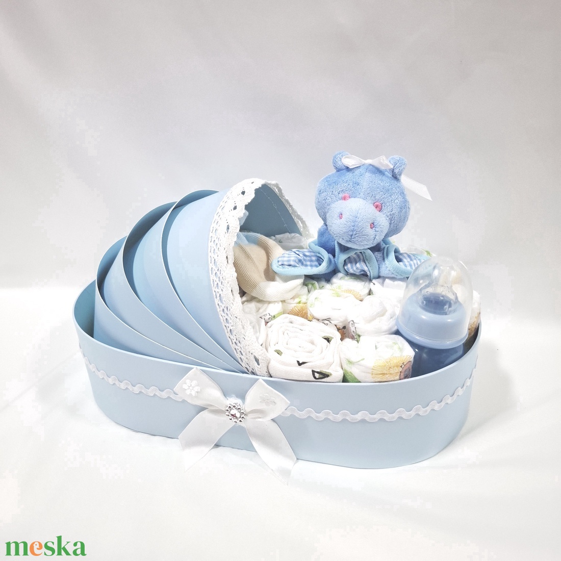 Maci bölcső pelenkatorta  2-5 kg, pelenkatorony, babaváró csomag - baba - mama - pelenkázó, babafürdető kellékek - pelenkatorta - Meska.hu