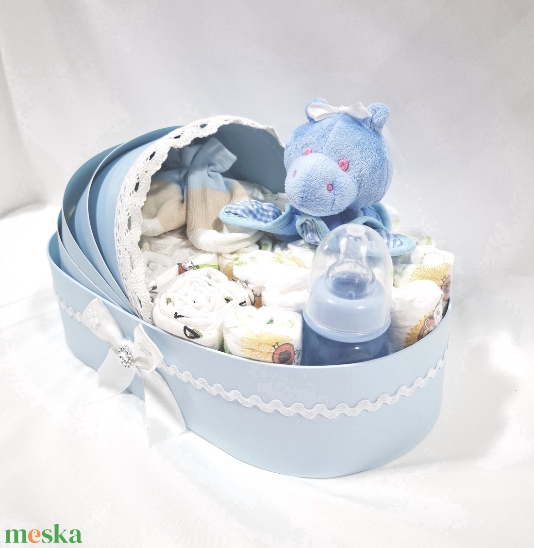 Maci bölcső pelenkatorta  2-5 kg, pelenkatorony, babaváró csomag - baba - mama - pelenkázó, babafürdető kellékek - pelenkatorta - Meska.hu