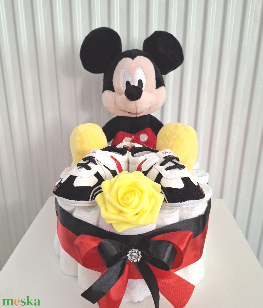 Mickey  pelenkatorta 4-8kg, pelenkatorony, babaváró csomag, kelengye - baba - mama - babalátogató ajándékcsomag - Meska.hu