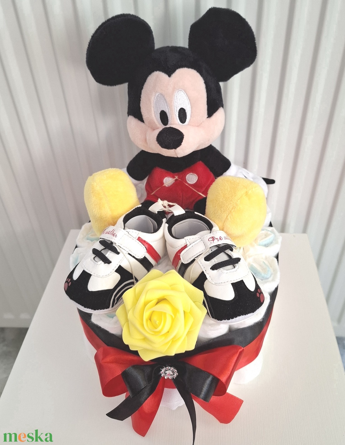 Mickey  pelenkatorta 4-8kg, pelenkatorony, babaváró csomag, kelengye - baba - mama - babalátogató ajándékcsomag - Meska.hu