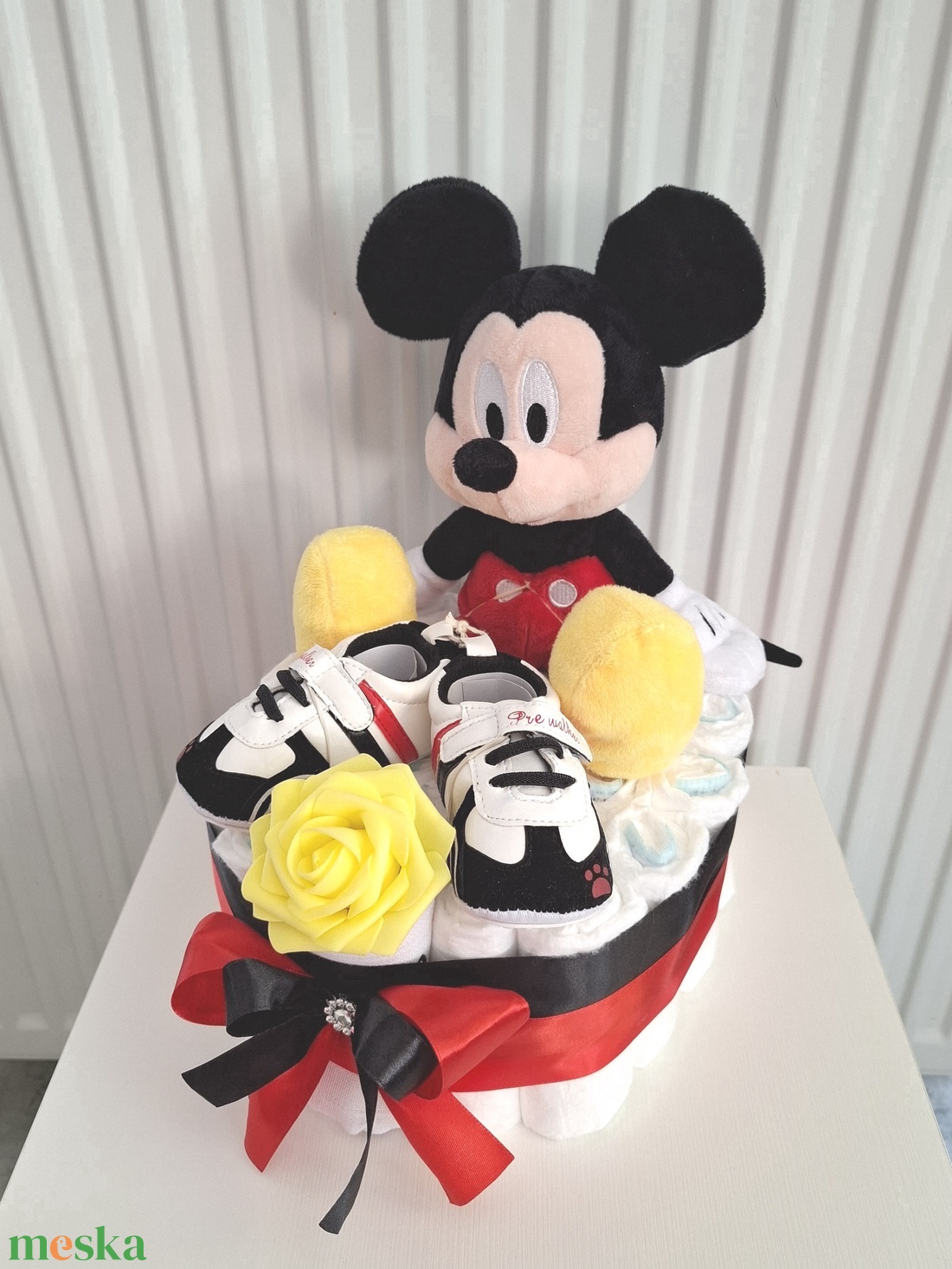 Mickey  pelenkatorta 4-8kg, pelenkatorony, babaváró csomag, kelengye - baba - mama - babalátogató ajándékcsomag - Meska.hu