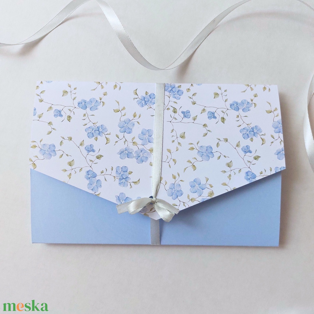 Esküvői boríték meghívó pasztell kék virágokkal - esküvő - meghívó & kártya - meghívó - Meska.hu