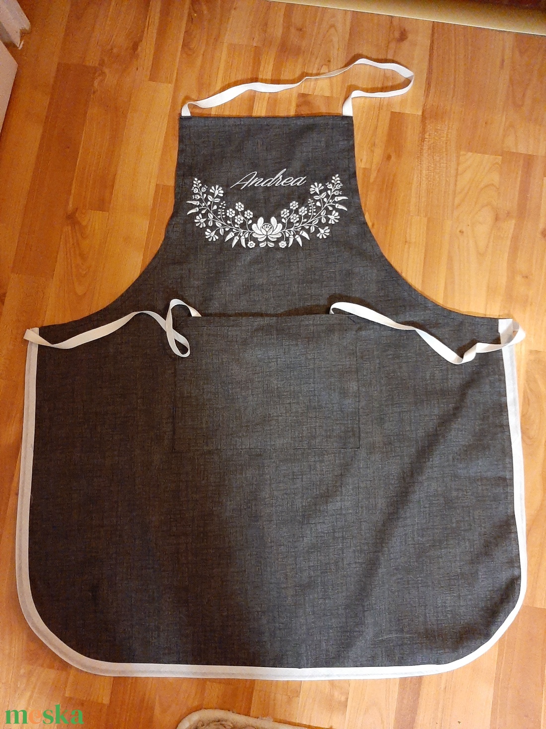 Névre  szóló kötény - otthon & életmód - konyhafelszerelés, tálalás - konyhai textil - kötény - Meska.hu