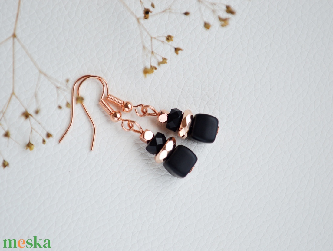Rose gold lógós fülbevaló - ékszer - fülbevaló - lógó fülbevaló - Meska.hu Rose gold lógós fülbevaló - ékszer - fülbevaló - lógó fülbevaló - Meska.hu