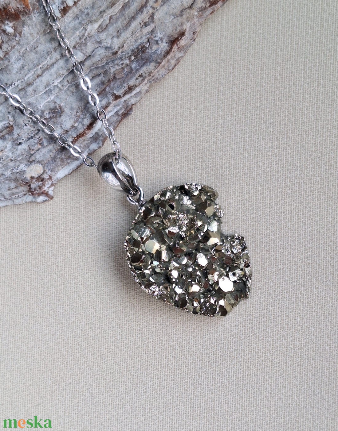 Pirit medál acél lánccal - ékszer - nyaklánc - medálos nyaklánc - Meska.hu Pirit medál acél lánccal - ékszer - nyaklánc - medálos nyaklánc - Meska.hu