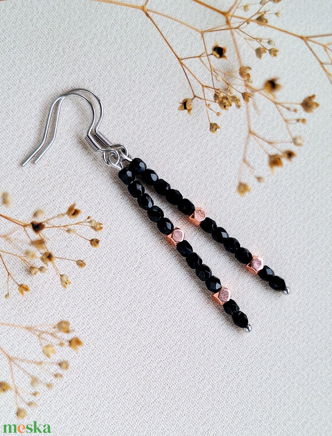 Gyöngyös minimál fülbevaló - ékszer - fülbevaló - lógó fülbevaló - Meska.hu Gyöngyös minimál fülbevaló - ékszer - fülbevaló - lógó fülbevaló - Meska.hu