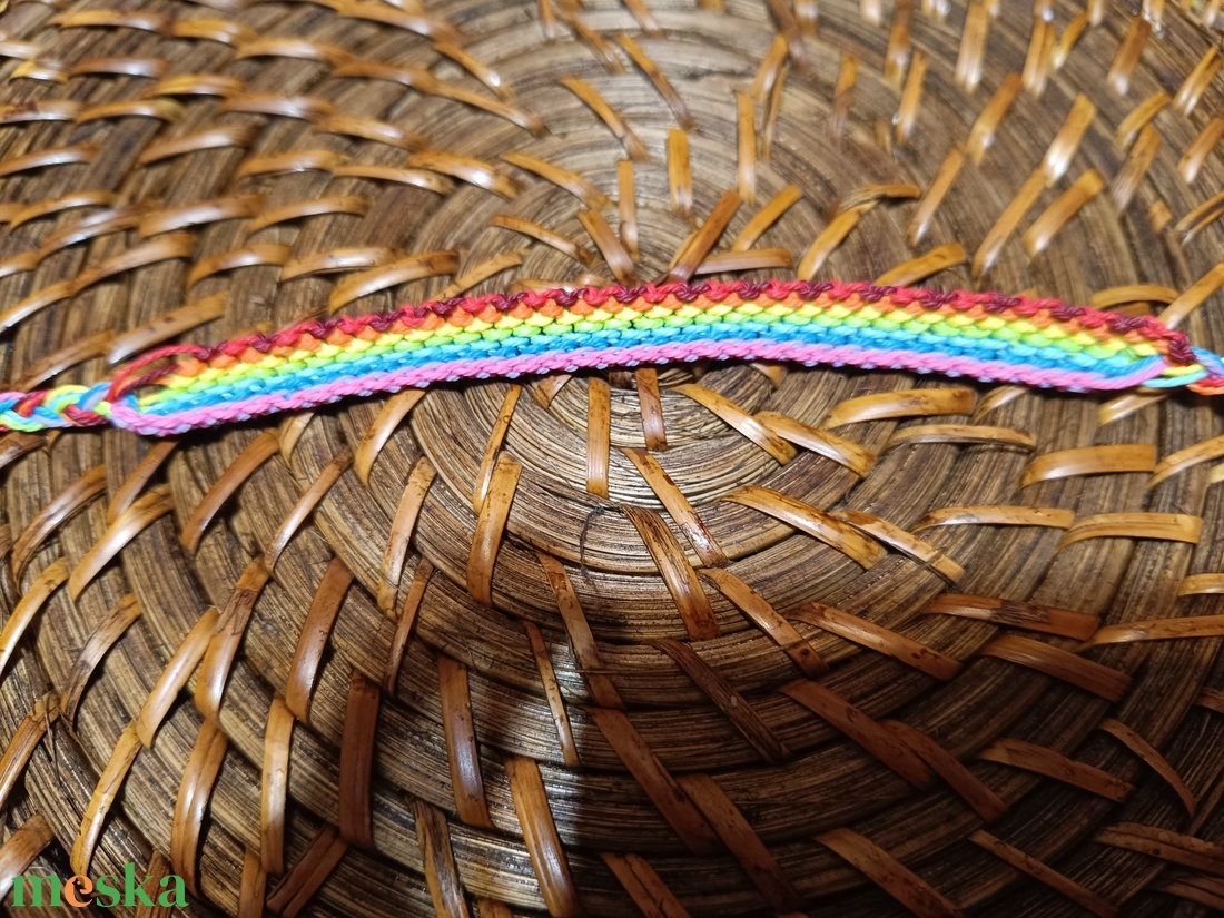 Szivárvány karkötő  - ékszer - karkötő - fonott karkötő - Meska.hu