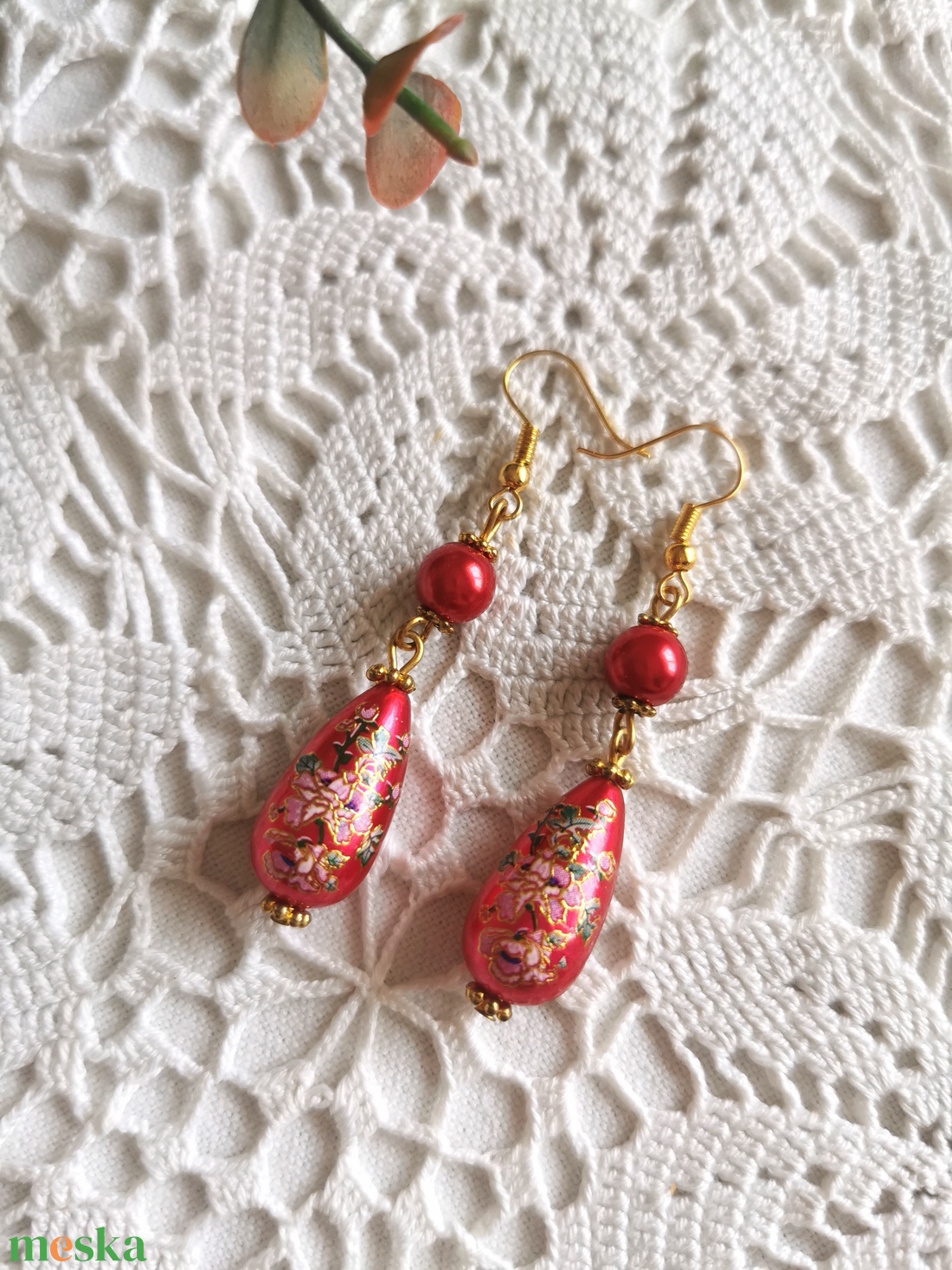 Gyönyörű lógós fülbevaló - piros - ékszer - fülbevaló - lógó fülbevaló - Meska.hu