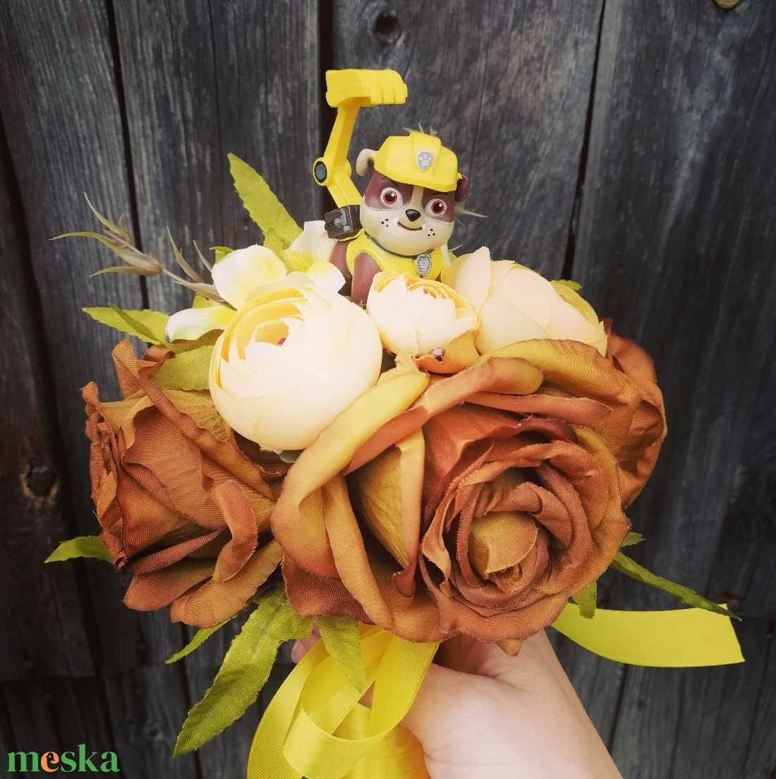 Óvodás ballagási sárga kutyival - otthon & életmód - dekoráció - virágdísz és tartó - csokor & virágdísz - Meska.hu