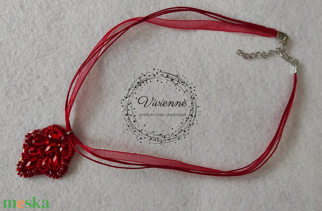 Tiny red medálos nyaklánc  - ékszer - nyaklánc - medálos nyaklánc - Meska.hu